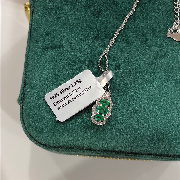 Elegant Silver and Green Pendant Necklace